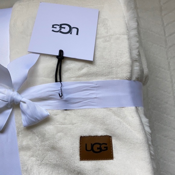 UGG Bedding Ugg Coastline Plush Throw Blanket Poshmark